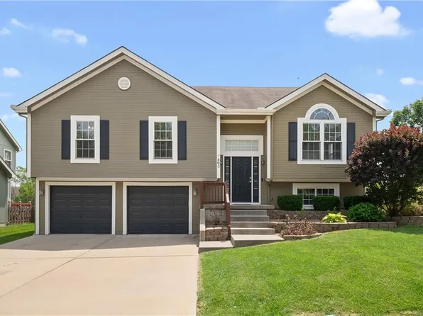 403 Wyndham Dr, Lansing, KS 66043
