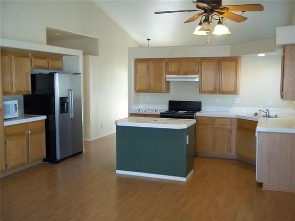 3rd image of 4646 Woodview St