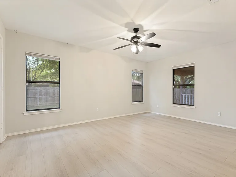 2313 Harvest Glen Ct — Photo 11