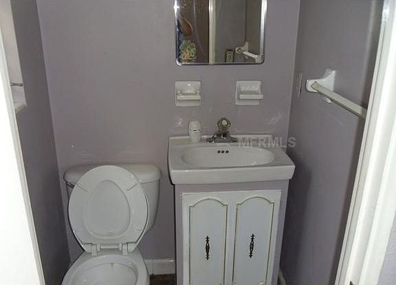 5th image of 306 Pinewood Ct