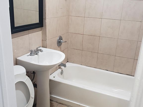 4th image of 320 Virginia Ave APT 1R