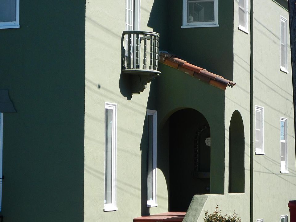 Front view/ entrance way