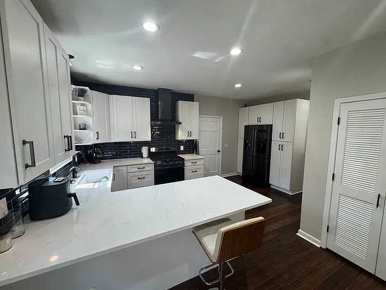 405 Wexford Ct — Photo 7