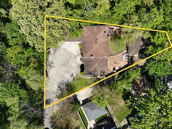 2nd image of 5787 N Clifford Ave