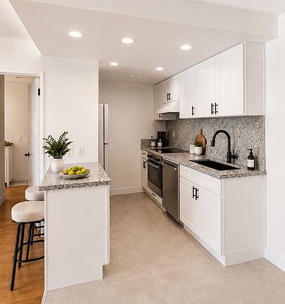 2nd image of 1401 Valley View Rd APT 115