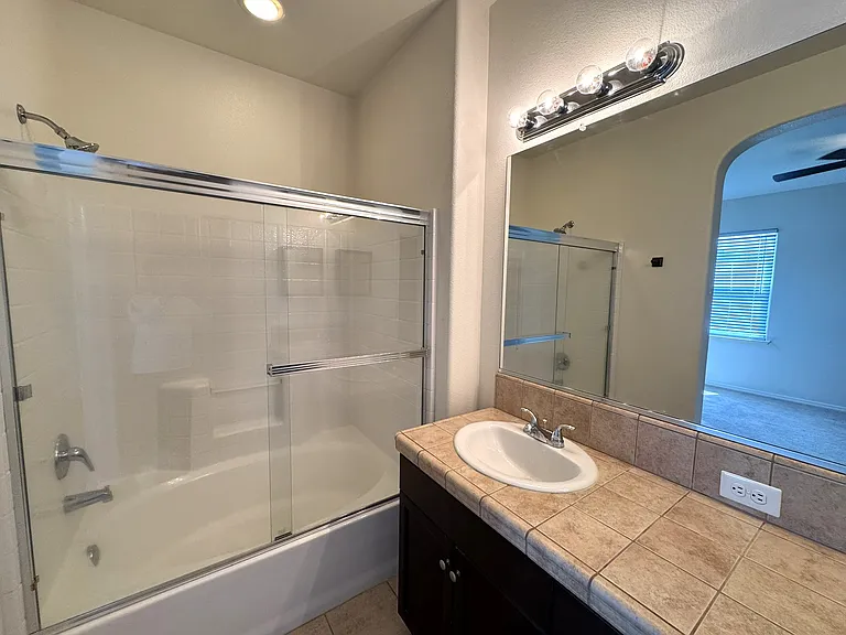 4060 Trenton Ave — Photo 10