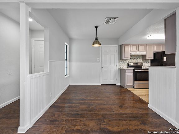 4th image of 310 DIANA DR