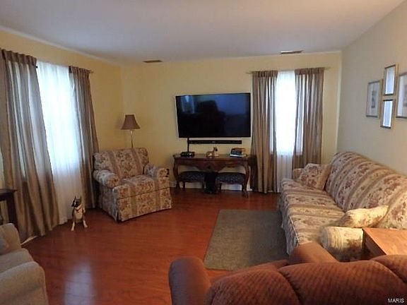 3rd image of 2360 Hawthorne Manor Dr