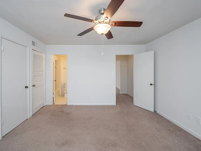 Dana Apartments — Photo 32