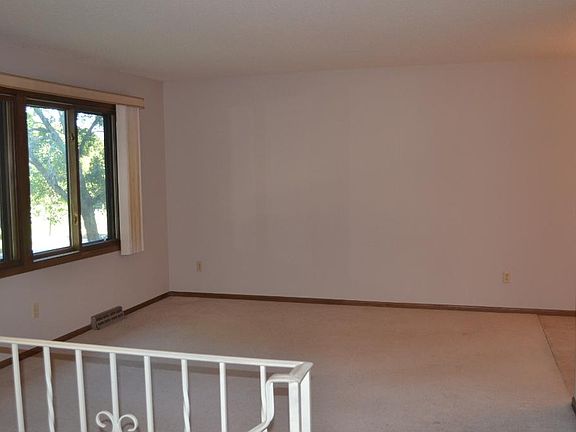 3rd image of 9780 Clover Leaf Pkwy NE