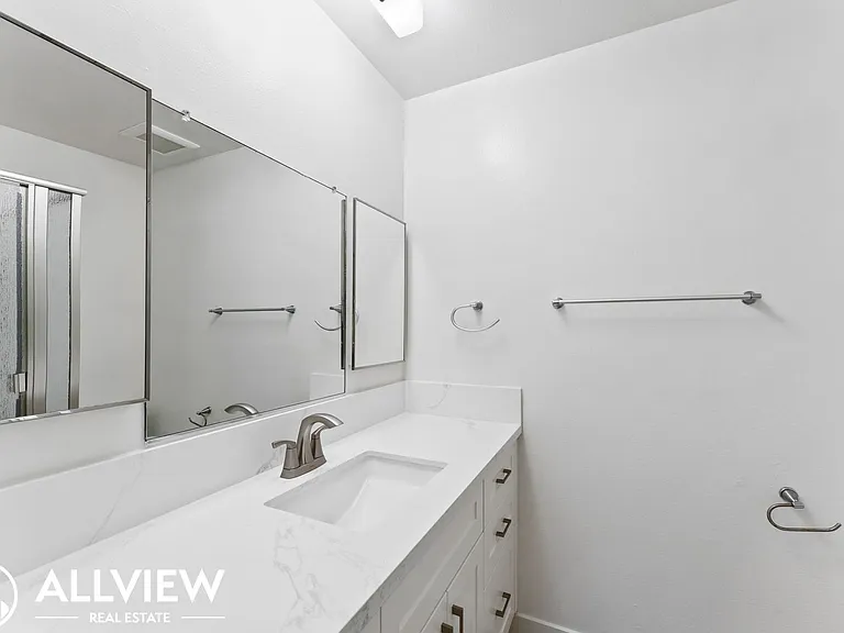 16661 Bartlett Ln — Photo 11