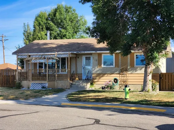748 S 54th Ave W, Claresholm, AB T0L 0T0