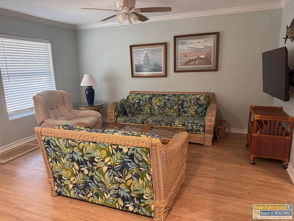 2 bed, 2.0 bath, 1008 sqft, $2,300 — Photo 4