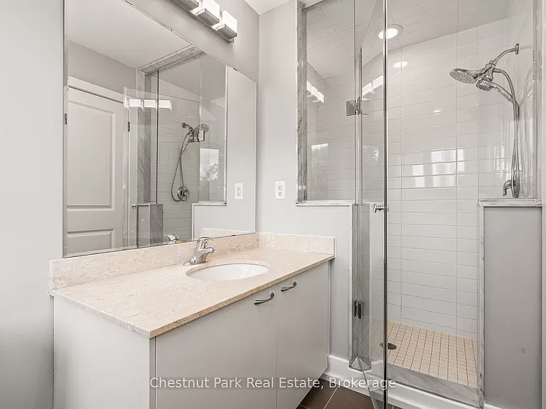 65 Rockmount Cres — Photo 22