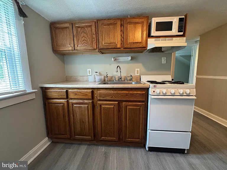 14955 Foster Ln — Photo 11