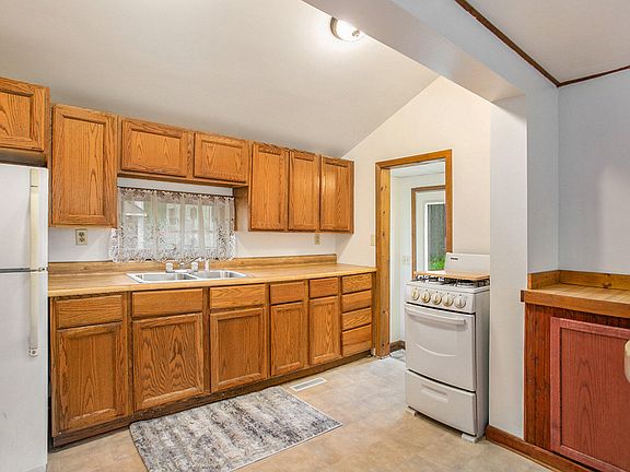 5th image of 1352 E Hess Lake Dr