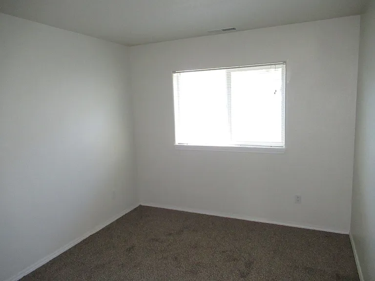 Large Three Bedroom Duplex in Keizer! — Photo 8