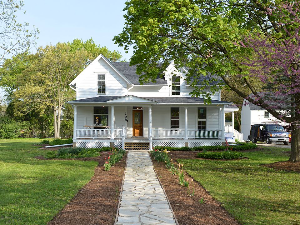 Beautiful Colonial on 1 Acre