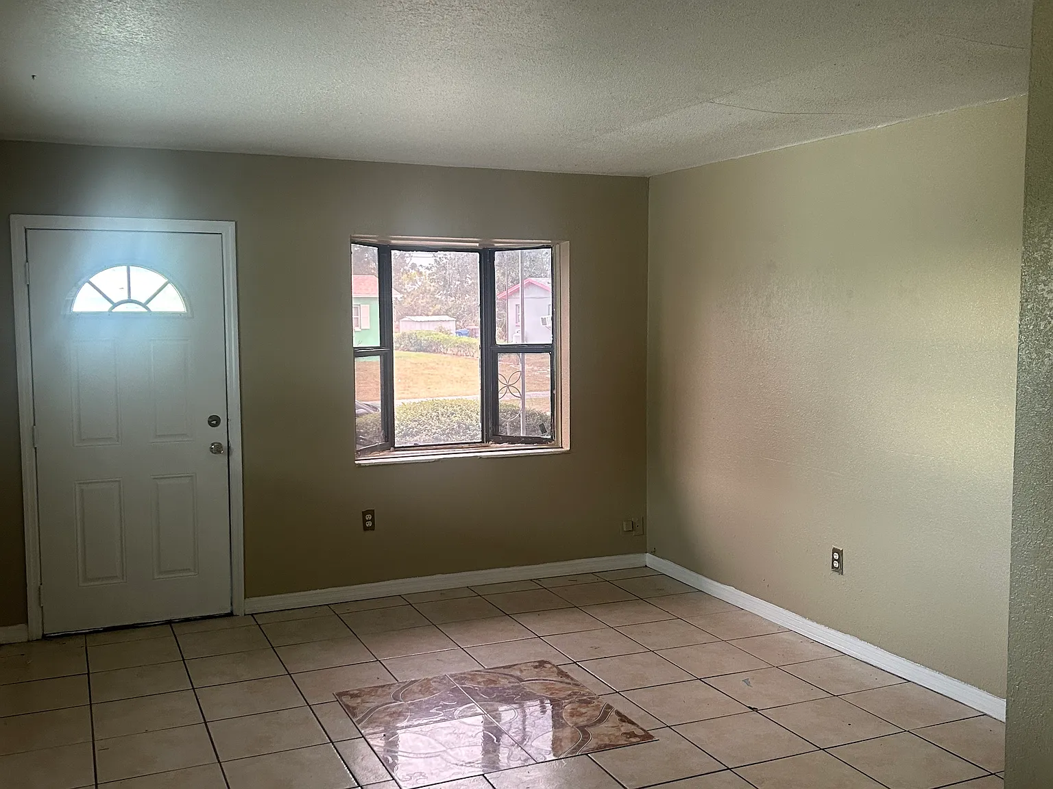4 bed, 1088 sqft, $1,650 — Photo 2