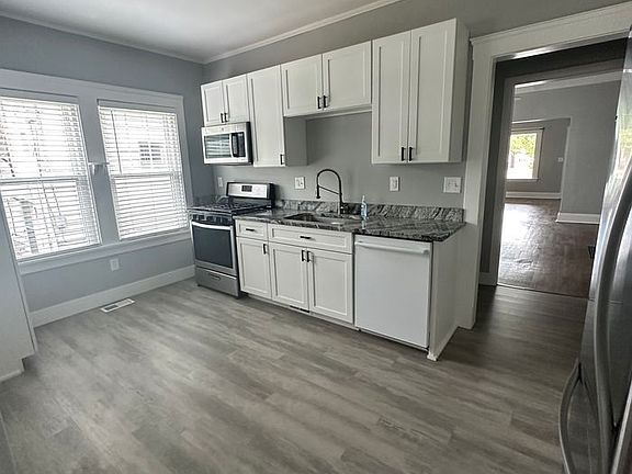 4th image of 9713 Clifton Blvd