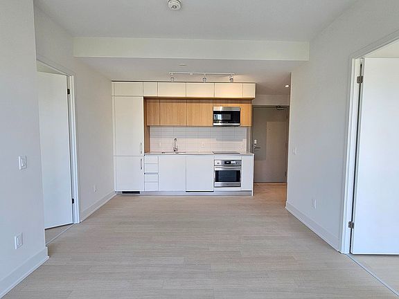 5th image of 322 Dupont St #613