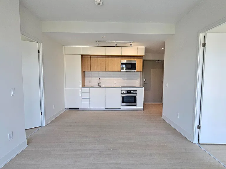 322 Dupont St #613 — Photo 5