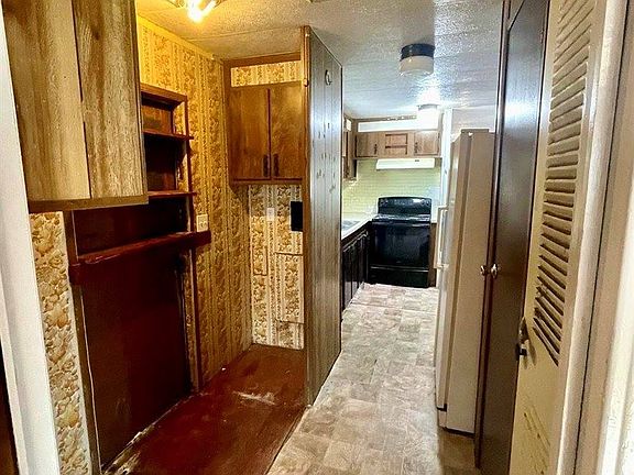 5th image of 165 Hillcrest Ave Trailer 75