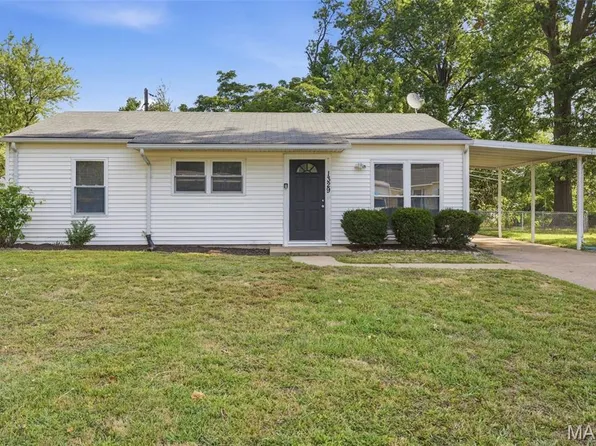 1329 Dominica Dr, Saint Louis, MO 63138