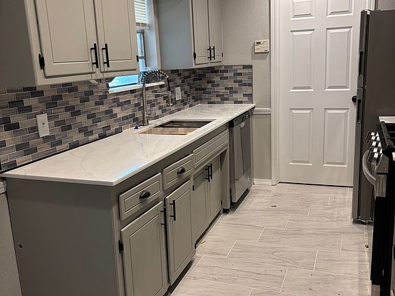 3rd image of 9204 Jennifer Pl
