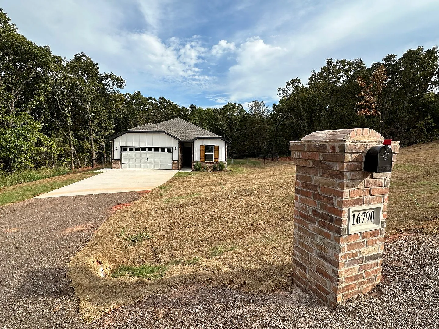 Country Living 3 Bedroom, 2 Bathroom on a 2.97 Wooded Acre Lot in Ridge Creek Addition! — Photo 1