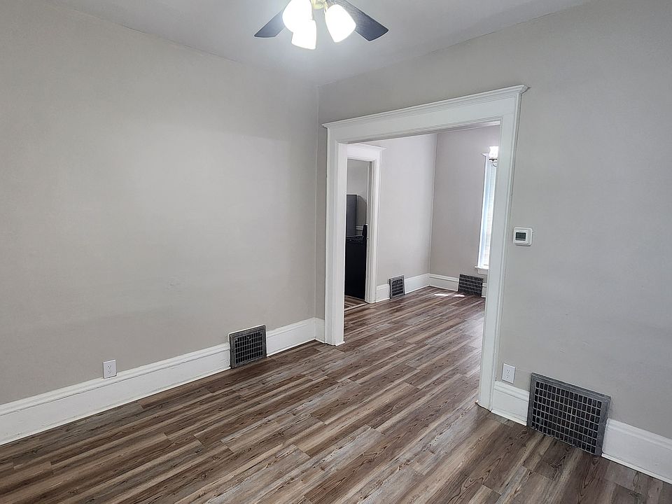 Room attached to the main entrance room