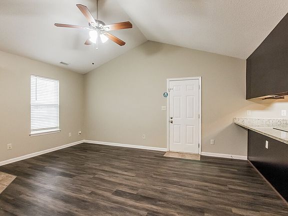 4th image of 4823 Farmview Dr