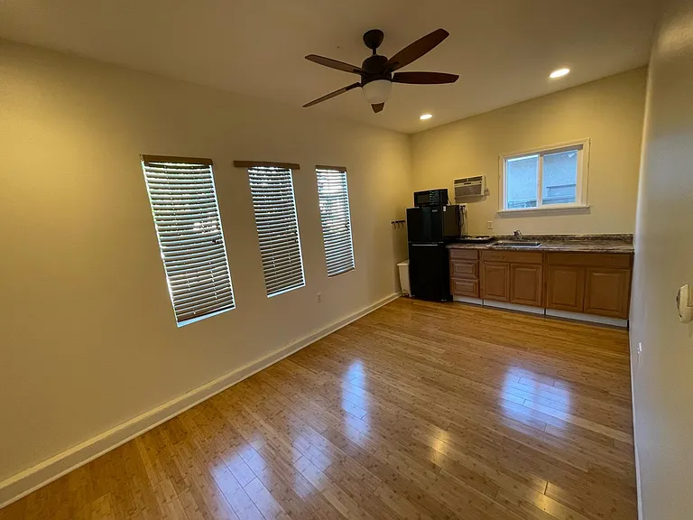 1863 Almagro Ln — Photo 3