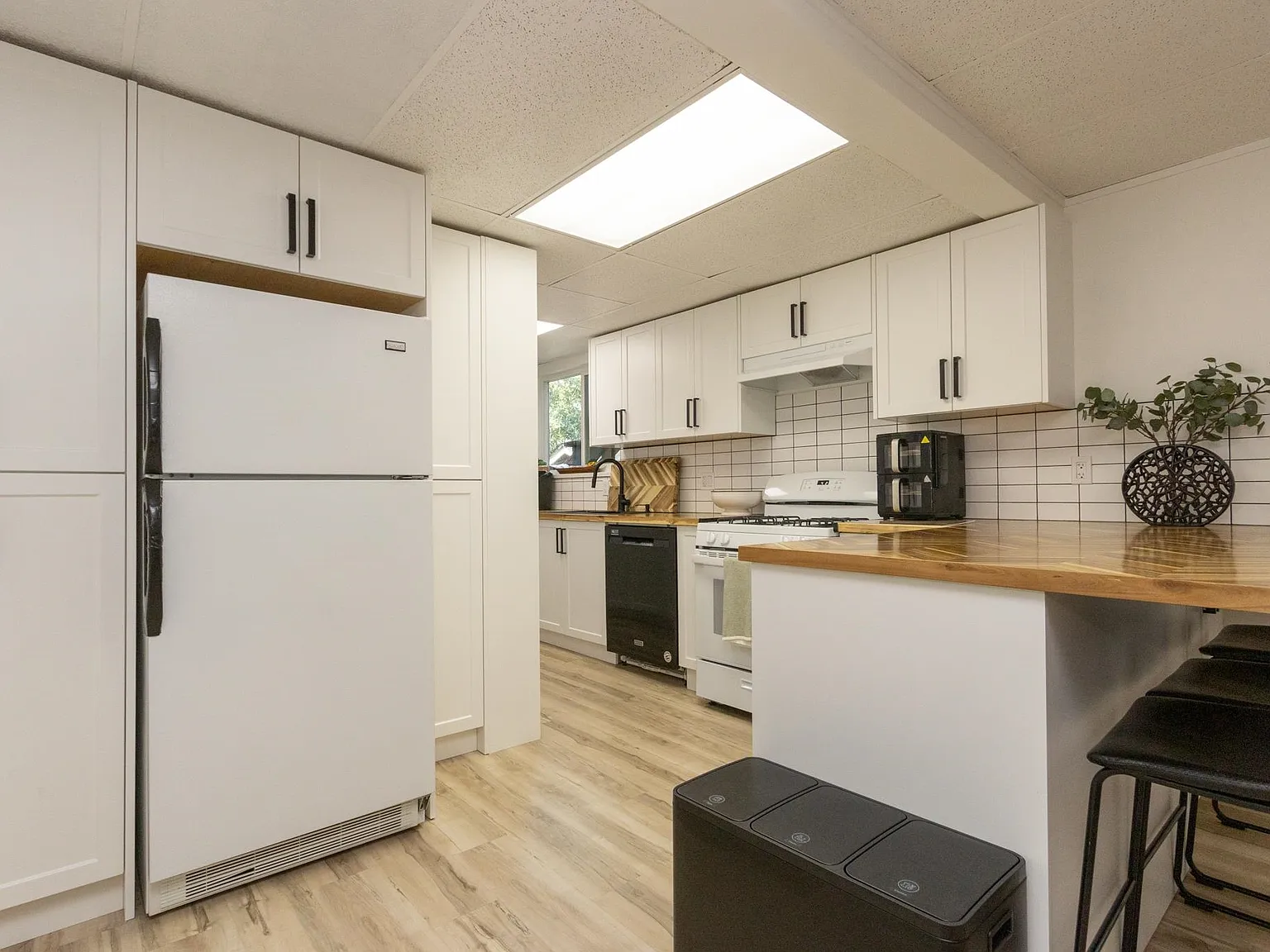 2 bed, 967 sqft, $1,800 — Photo 3