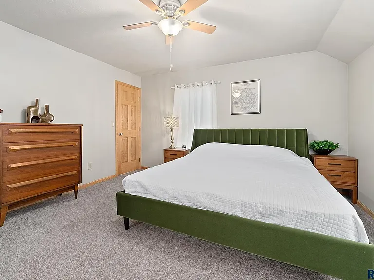 2517 S Duluth Ave — Photo 8