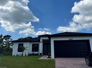 1607 Henry Ave, Lehigh Acres, FL 33972