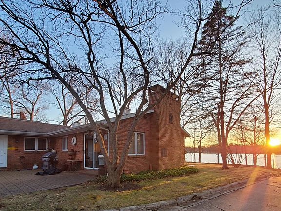3rd image of 8037 Lakeshore Dr