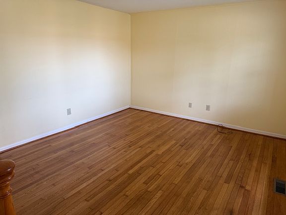 3rd image of 627 Cherry St APT F