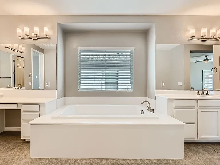 12165 Edgehurst Ct — Photo 14