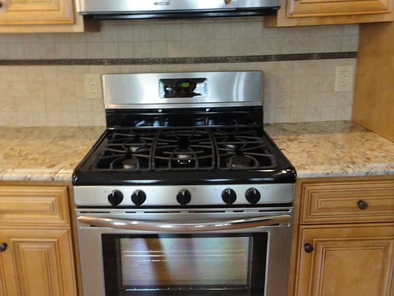 Gourmet gas stove & microwave