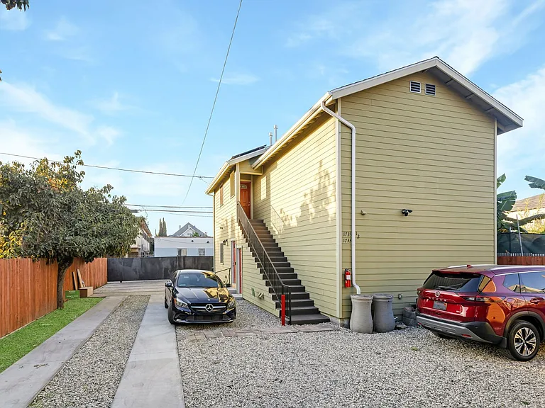1731 S Burlington Ave #1/2 — Photo 4