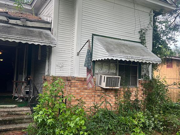 2nd image of 813 Davidson Pl