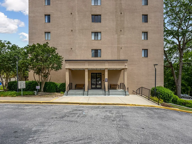 1825 Saint Julian Pl #9-B — Photo 40