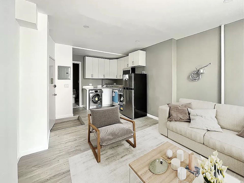 2nd image of 307 E 93rd St APT 3RW