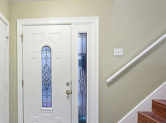 4th image of 2932 Woodcroft Cir