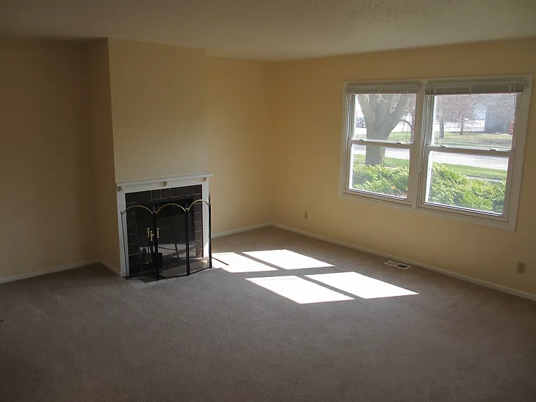 702 NW Greenwood St #702 — Photo 3