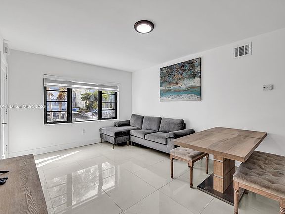 4th image of 7910 Byron Ave APT 1