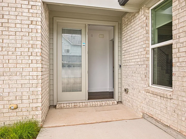 2409 Simond Ave #E — Photo 3