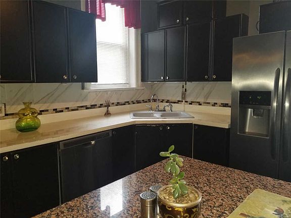 2nd image of 8581 Park Ln