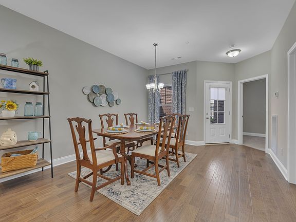 3rd image of 810 Cottage House Ln
